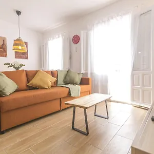 https://apartamentos-centro-nerja-marimel-canovas.1costadelsol.com